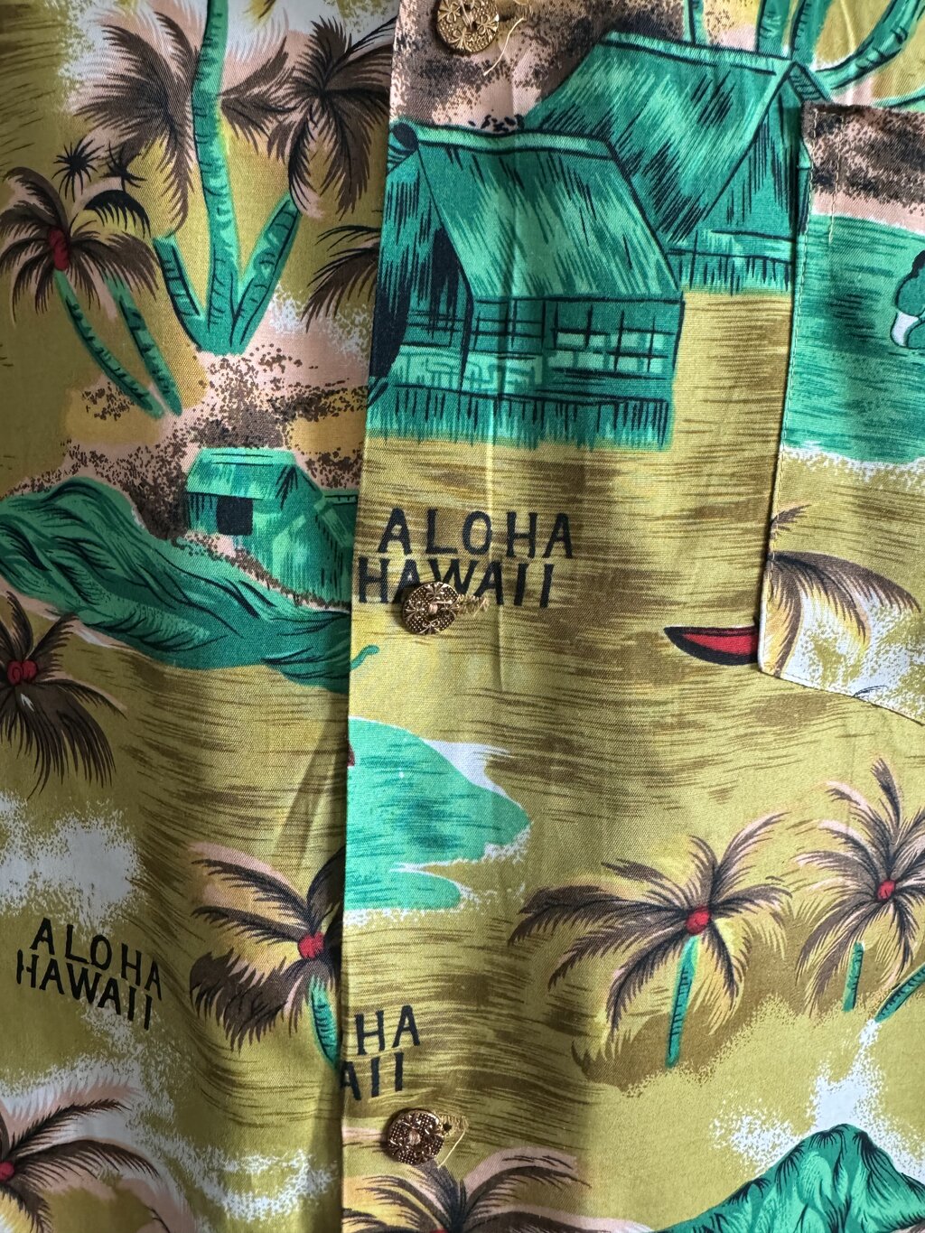 Island Fashions 70s Rayon Aloha Shirt – “Aloha Hawaii” Beach Scene in Gold & Palm Green (XL)