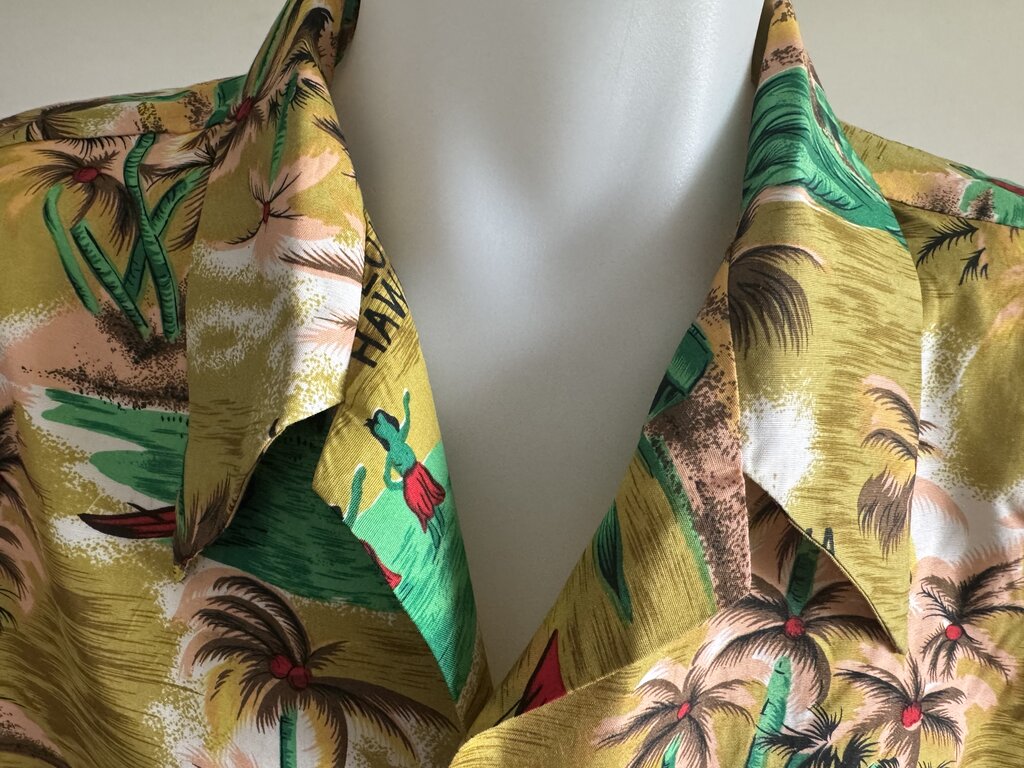 Island Fashions 70s Rayon Aloha Shirt – “Aloha Hawaii” Beach Scene in Gold & Palm Green (XL)