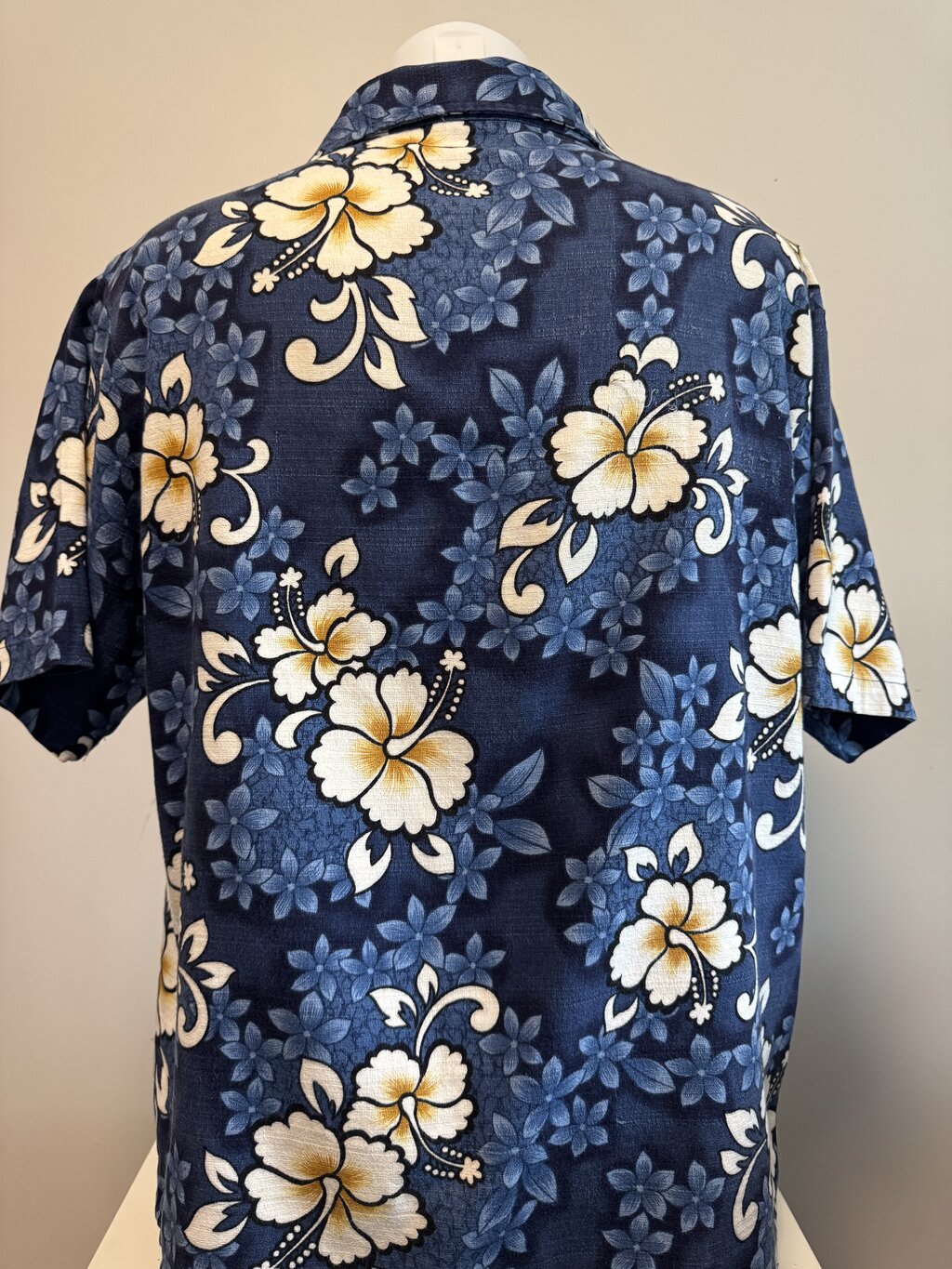 1990s-Odo Deep Navy Hibiscus Shirt – Bold Yellow Floral on Thick Cotton (L)