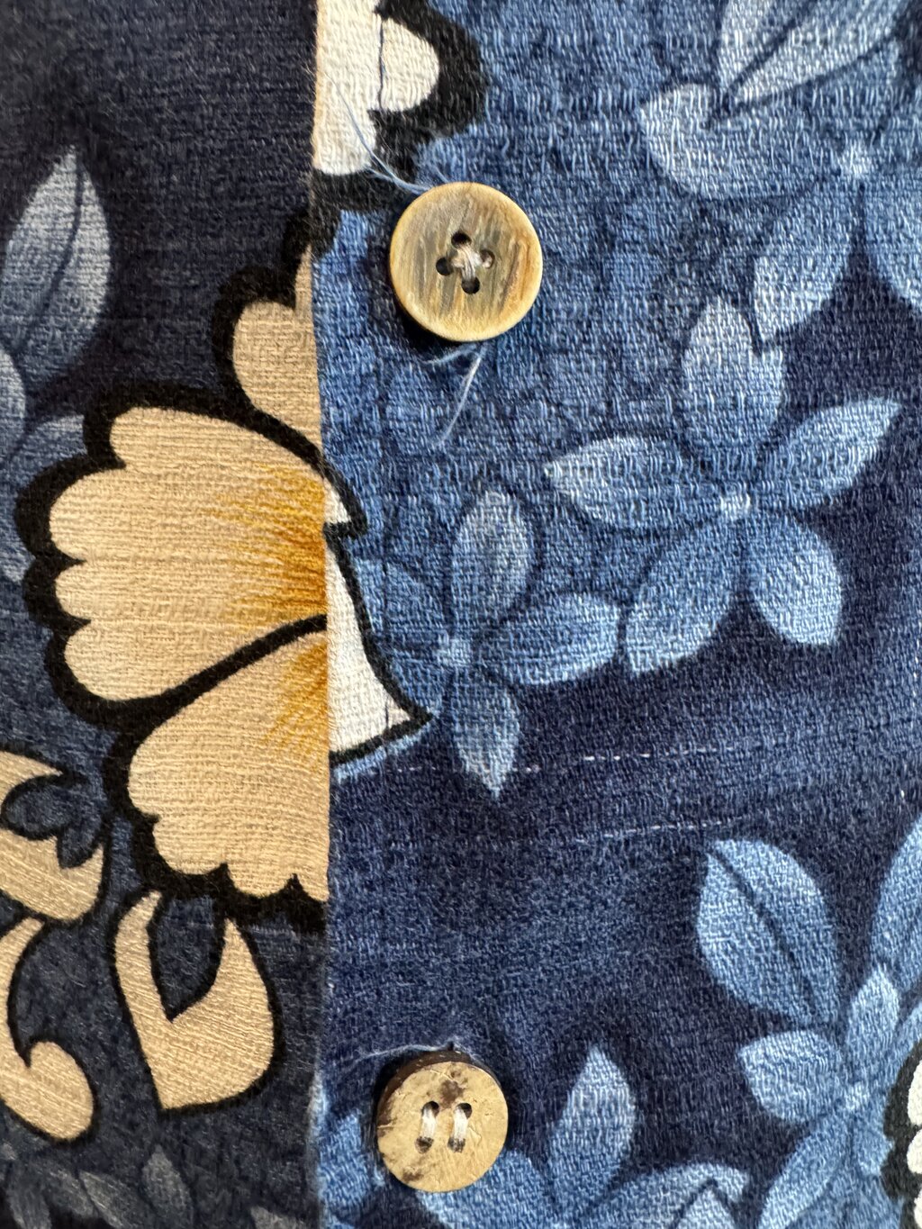 1990s-Odo Deep Navy Hibiscus Shirt – Bold Yellow Floral on Thick Cotton (L)