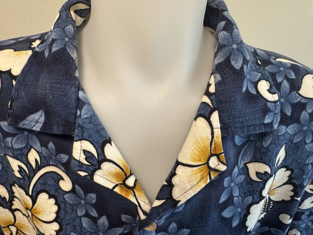 1990s-Odo Deep Navy Hibiscus Shirt – Bold Yellow Floral on Thick Cotton (L)