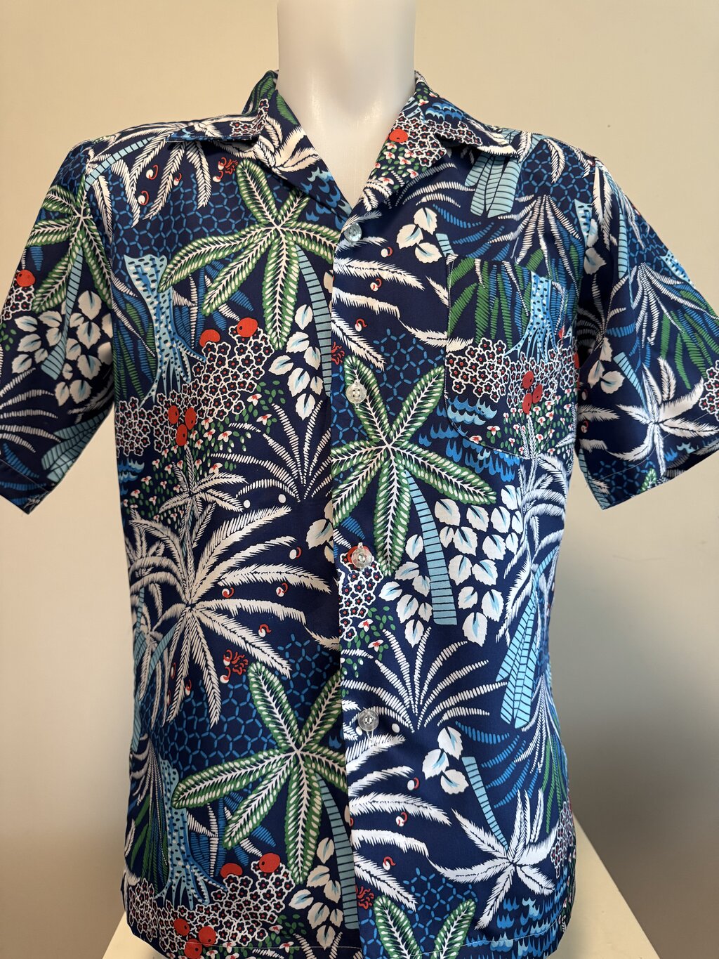 1970s Smart Tropical Grove Shirt – Navy, Leaf & Cherry Blossom Rayon Blend (M)