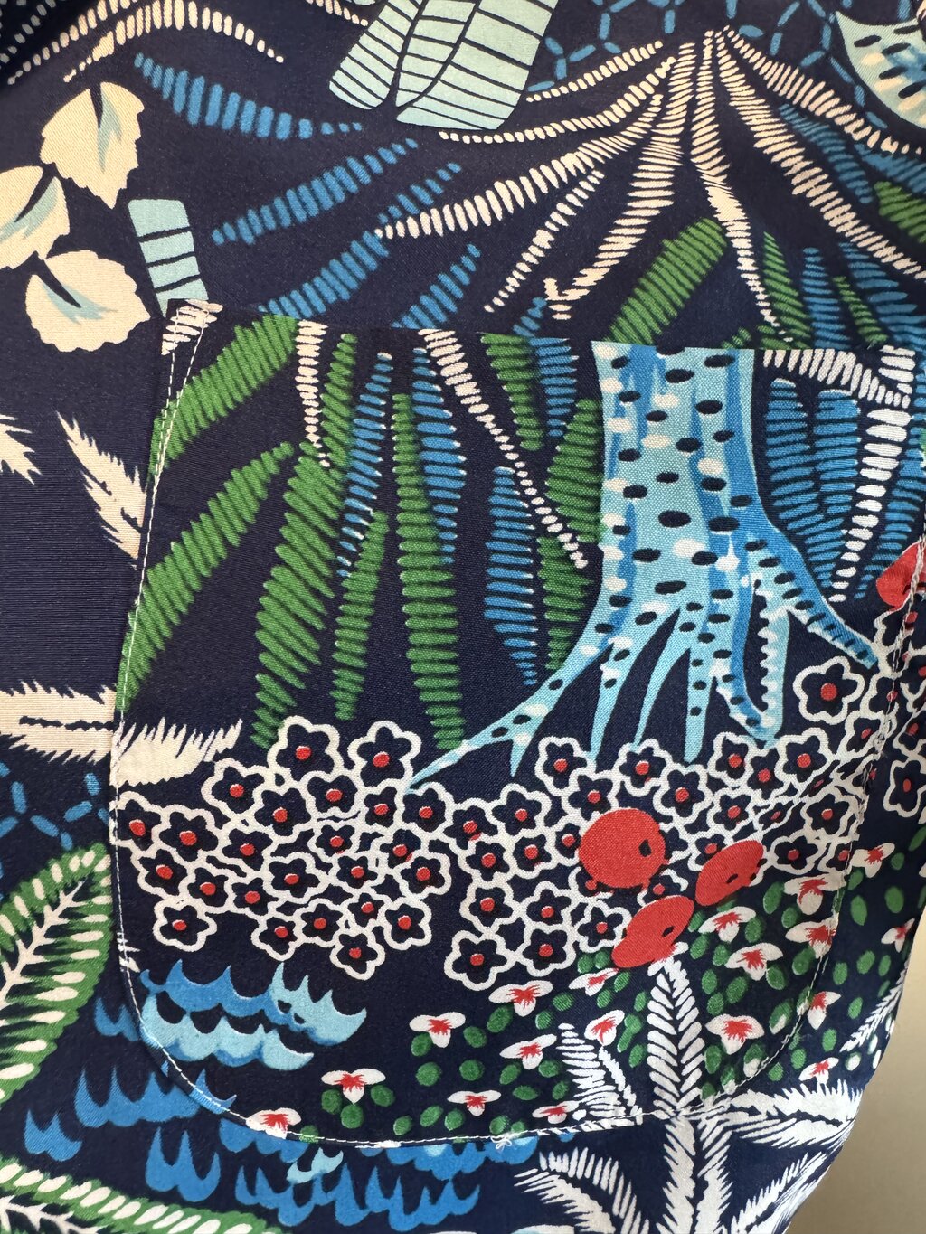 1970s Smart Tropical Grove Shirt – Navy, Leaf & Cherry Blossom Rayon Blend (M)