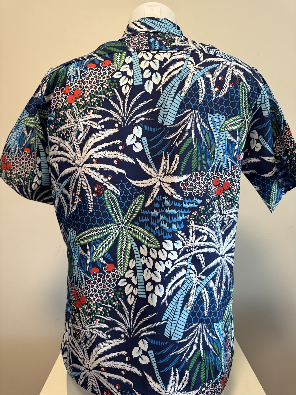1970s Smart Tropical Grove Shirt – Navy, Leaf & Cherry Blossom Rayon Blend (M)