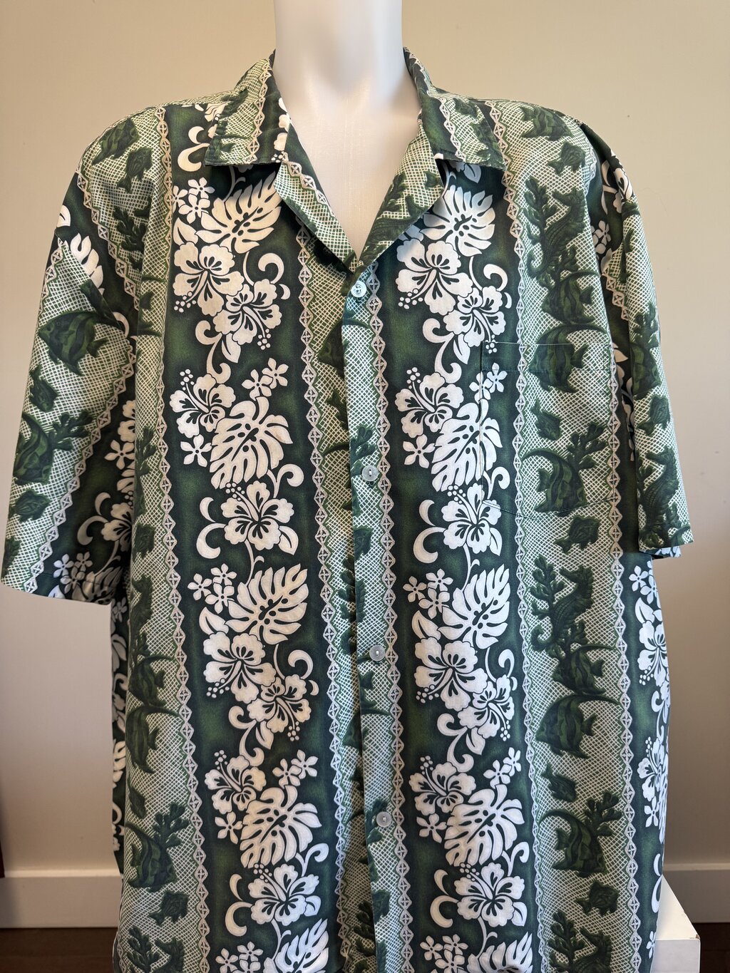 1980s Paradise Style Aloha Shirt – Green & White Hibiscus Stripe with Reef Fish (3XL)