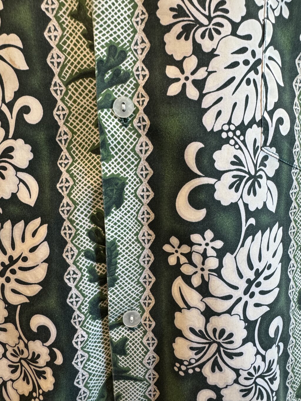 1980s Paradise Style Aloha Shirt – Green & White Hibiscus Stripe with Reef Fish (3XL)