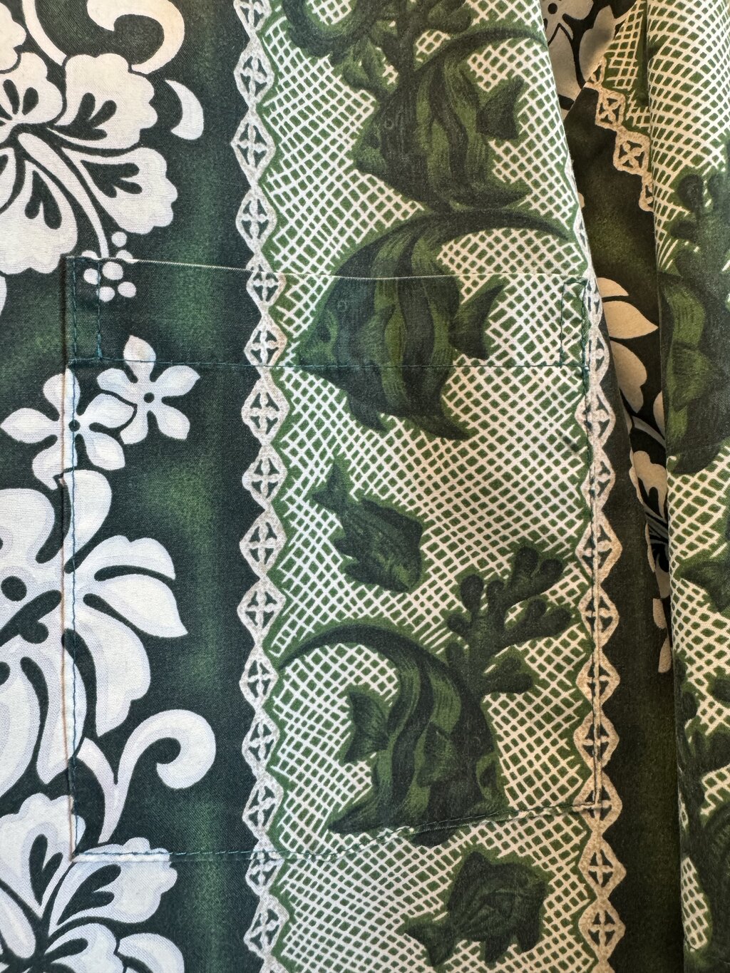 1980s Paradise Style Aloha Shirt – Green & White Hibiscus Stripe with Reef Fish (3XL)