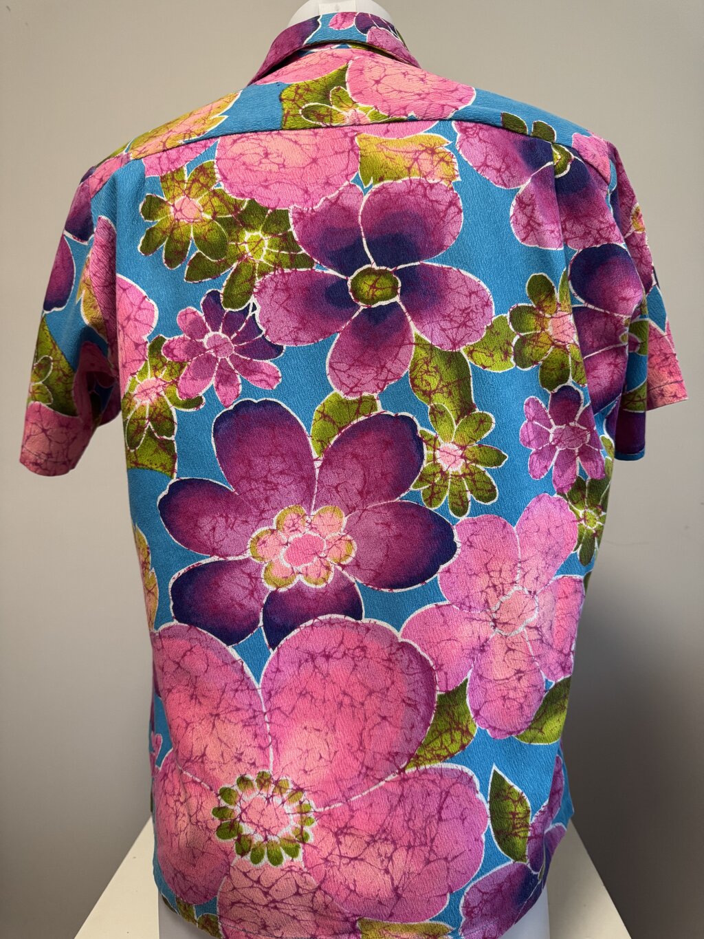 1960s Paradise Isle Batik Floral Shirt – Magenta & Chartreuse on Ocean Blue (L)