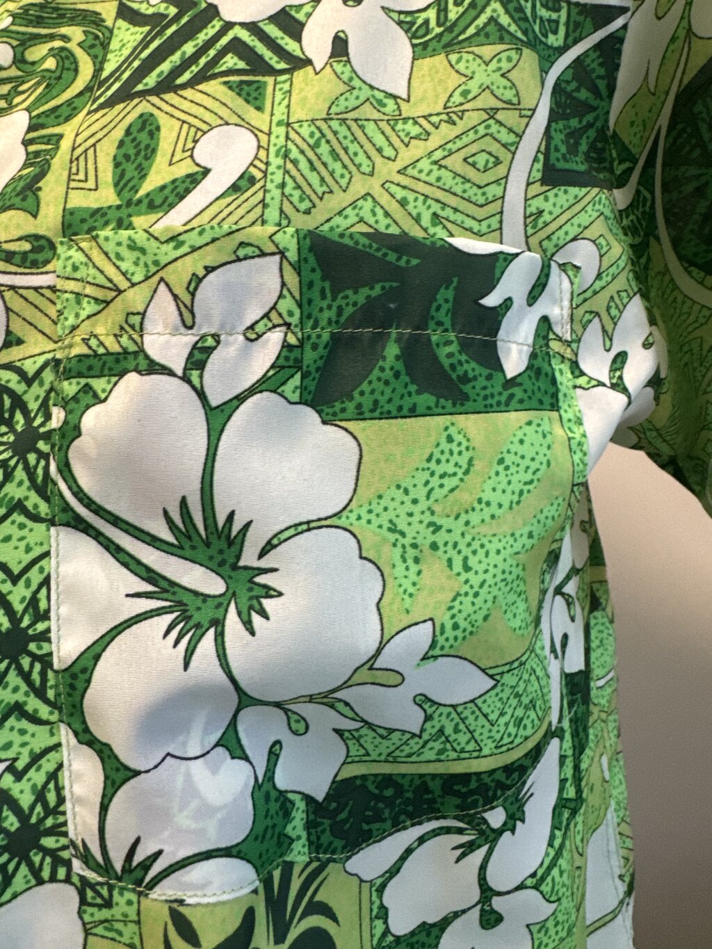 1980s Roundy Bay Hibiscus Block Print Shirt – Green & White Polyester (S)