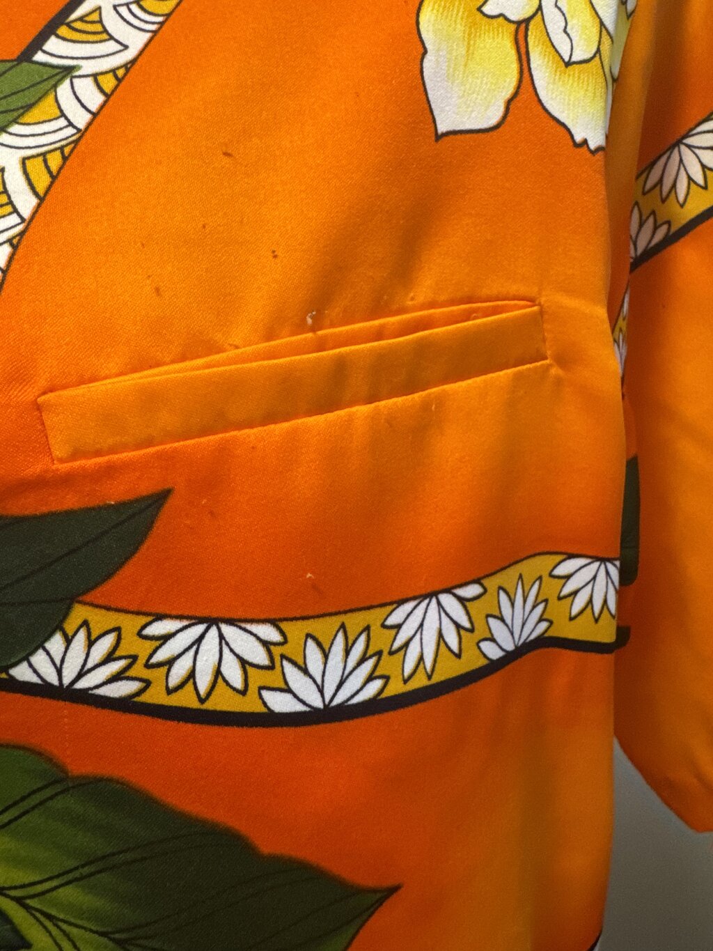 1990s Hilo Hattie Monstera & Ginger Shirt – Black Rayon (M)