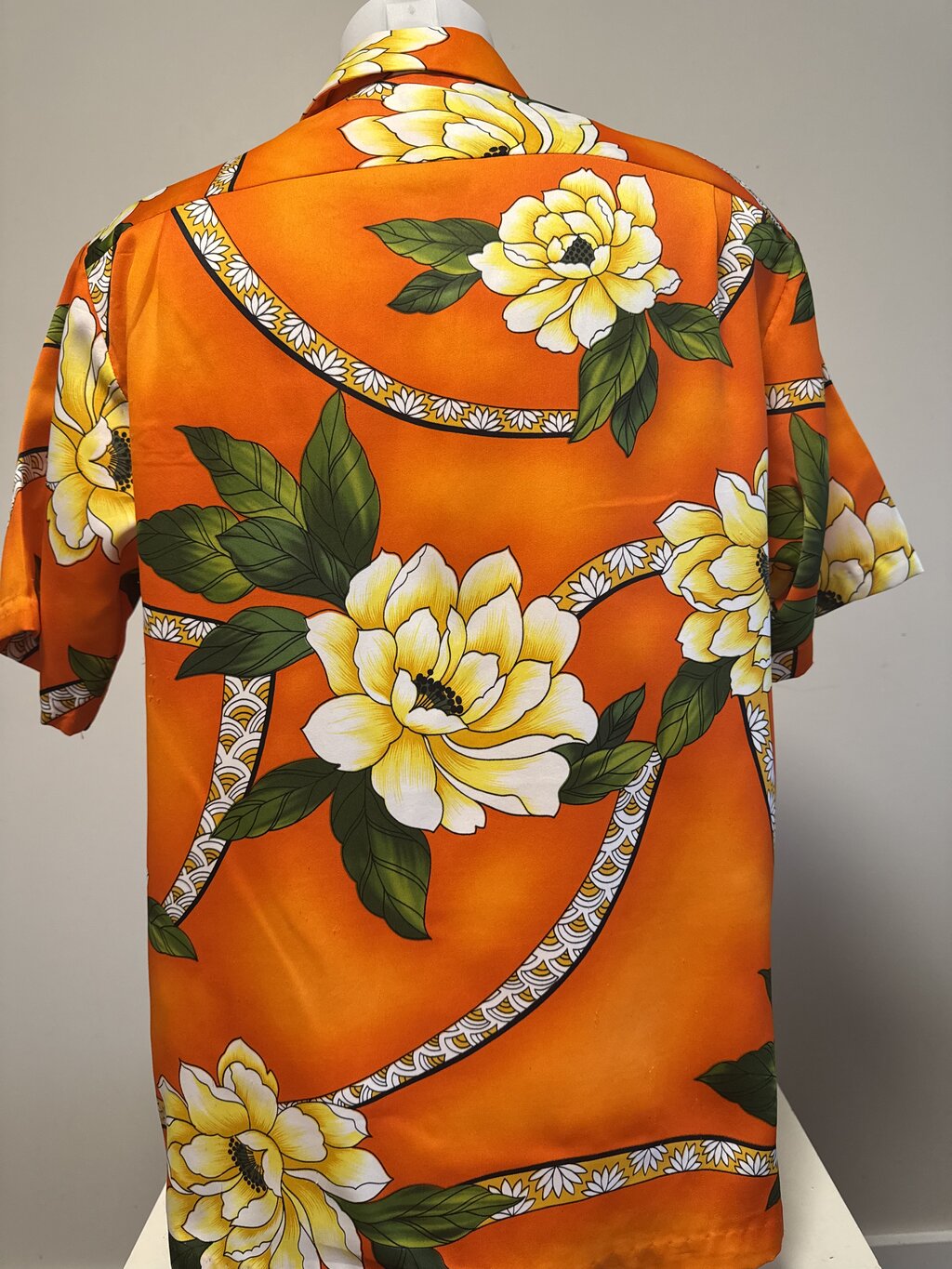 1990s Hilo Hattie Monstera & Ginger Shirt – Black Rayon (M)