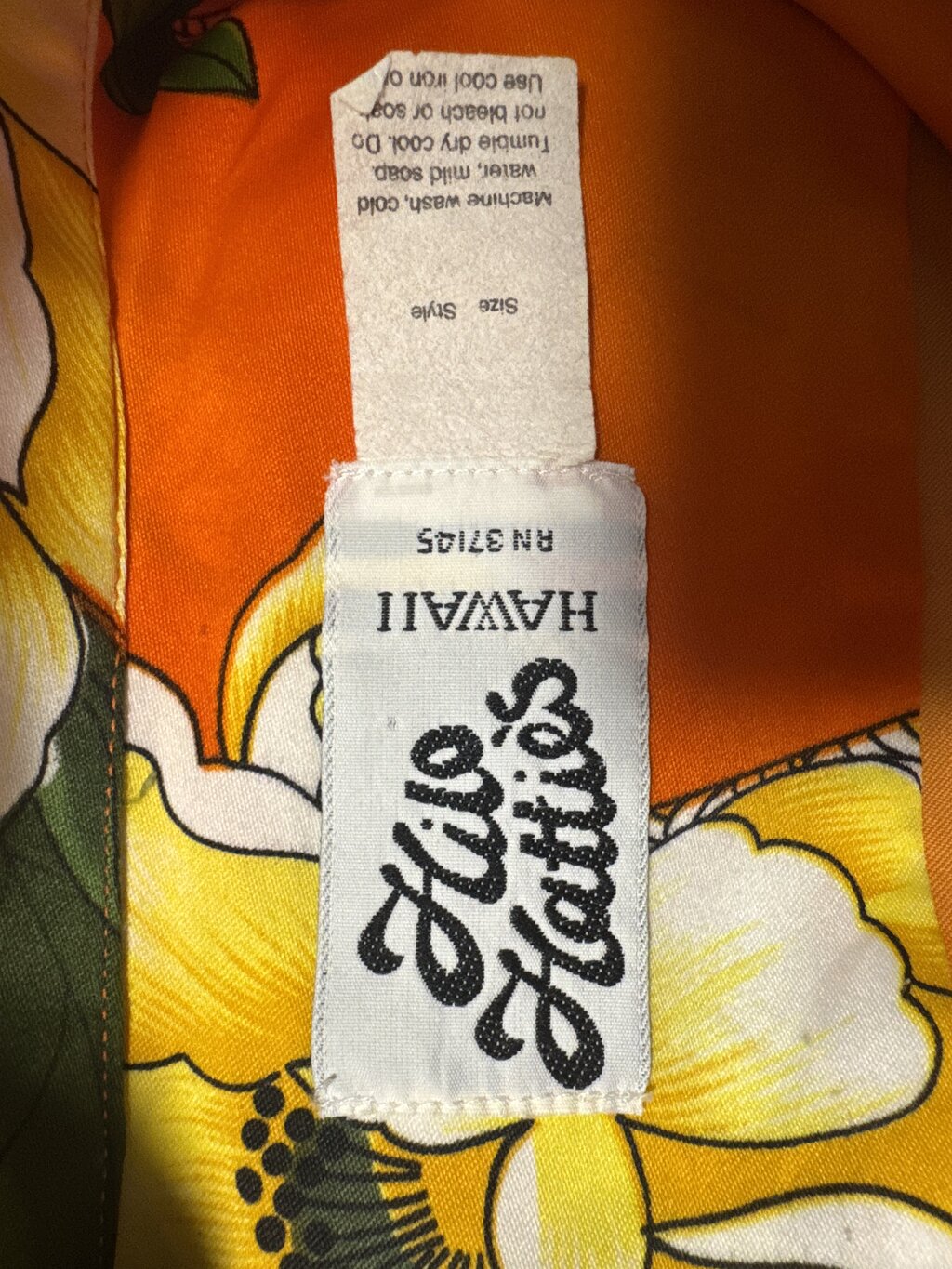 1990s Hilo Hattie Monstera & Ginger Shirt – Black Rayon (M)