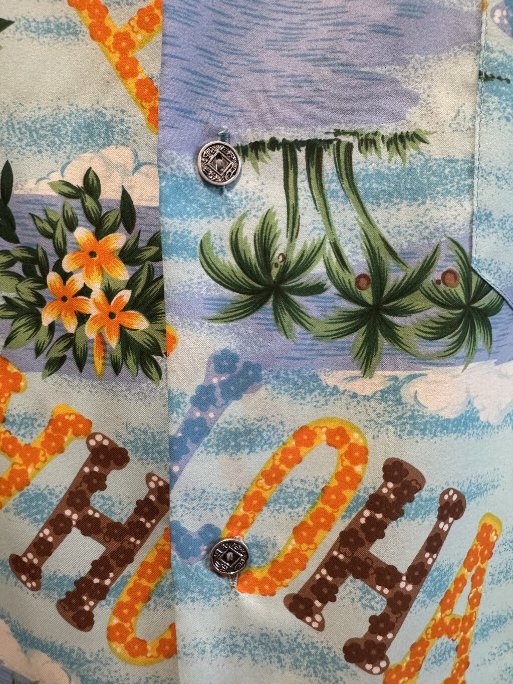 1980s “Made in Hawaii” Hibiscus & Diamond Panel Shirt – Sky Blue Rayon (M)