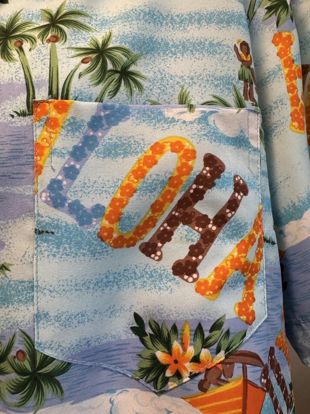 1980s “Made in Hawaii” Hibiscus & Diamond Panel Shirt – Sky Blue Rayon (M)