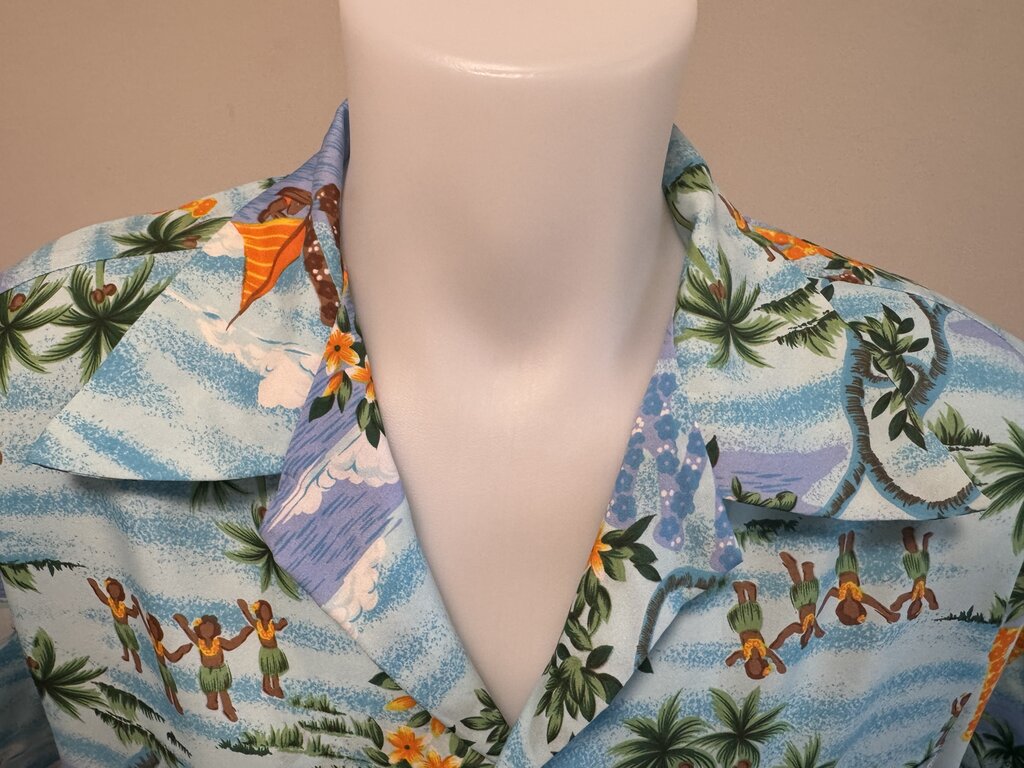 1980s “Made in Hawaii” Hibiscus & Diamond Panel Shirt – Sky Blue Rayon (M)
