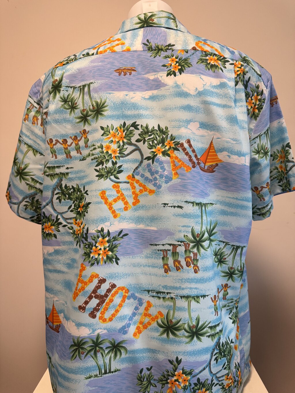 1980s “Made in Hawaii” Hibiscus & Diamond Panel Shirt – Sky Blue Rayon (M)