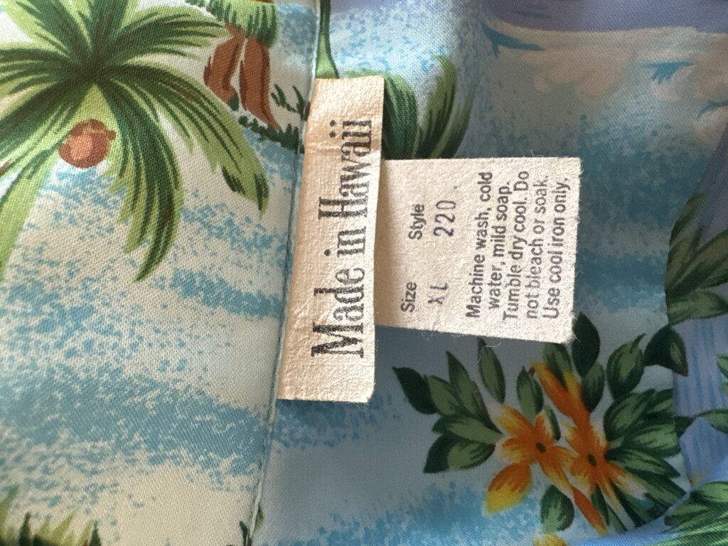 1980s “Made in Hawaii” Hibiscus & Diamond Panel Shirt – Sky Blue Rayon (M)