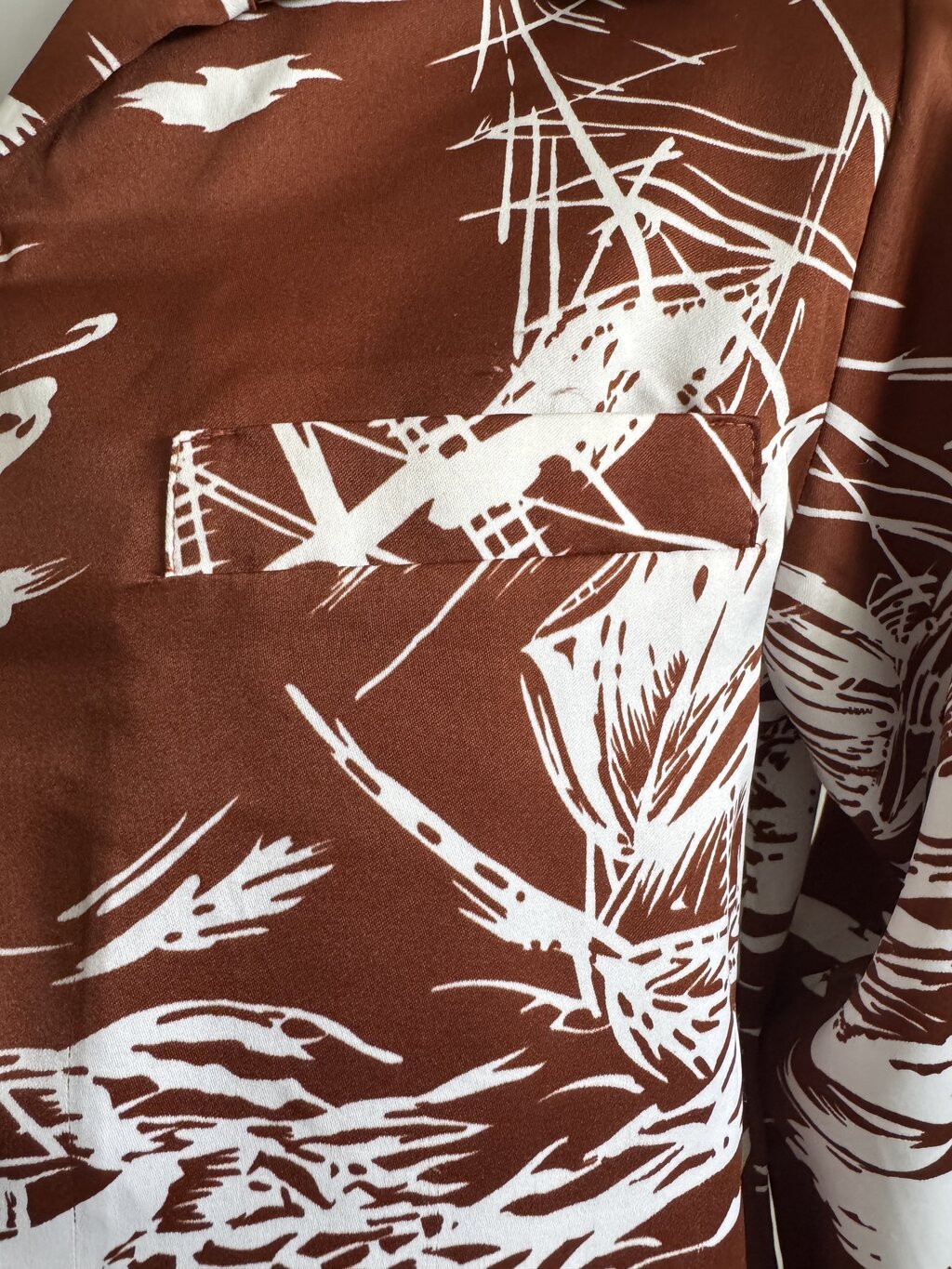 1970s Tori Richard Honolulu Long Sleeve Sailing Shirt – Silky Brown & White Nautical Classic (M)