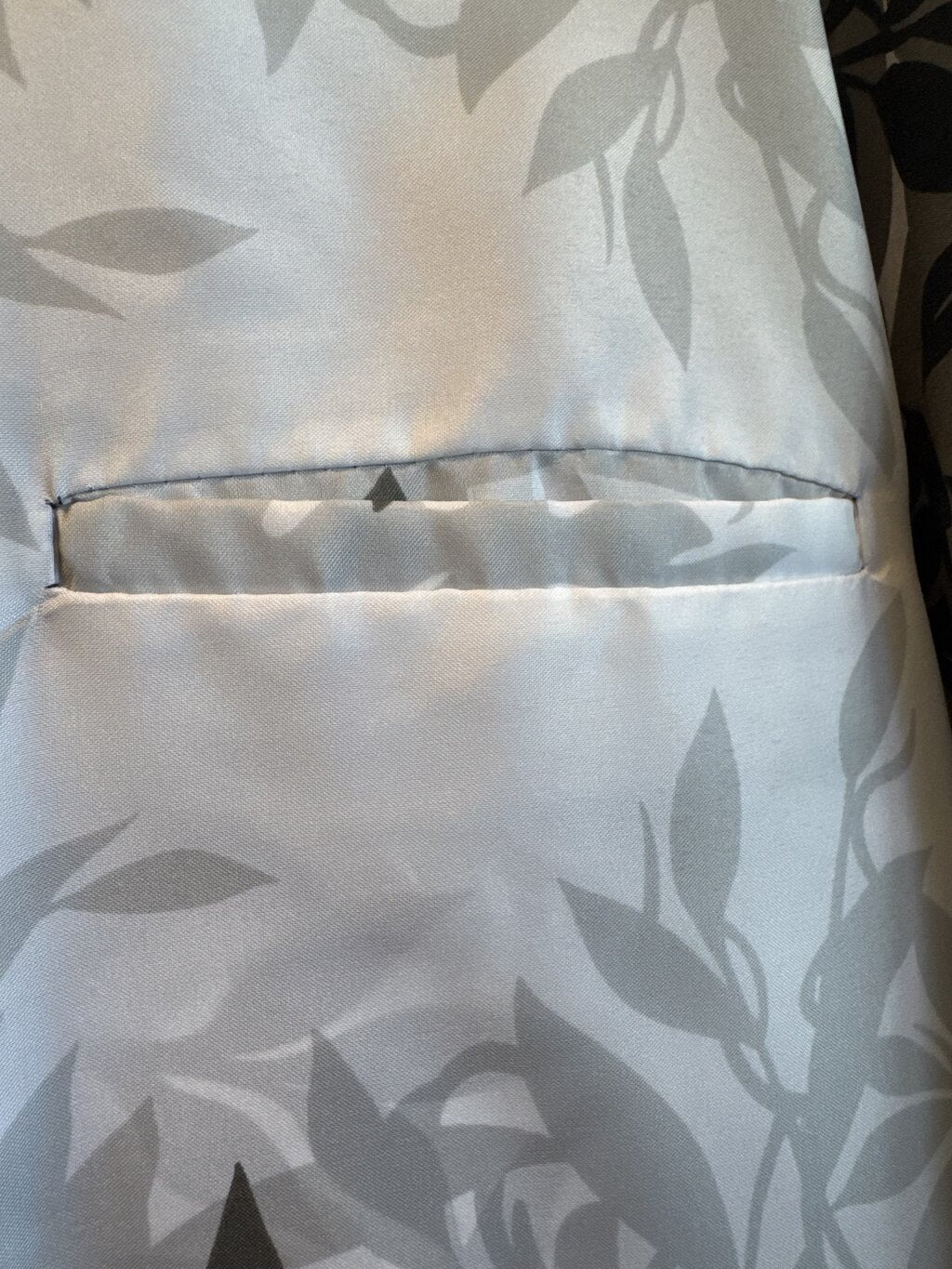 2000s Royal Creations Monochrome Leaf Fade Shirt – Black & White Silky Polyester (3XL)