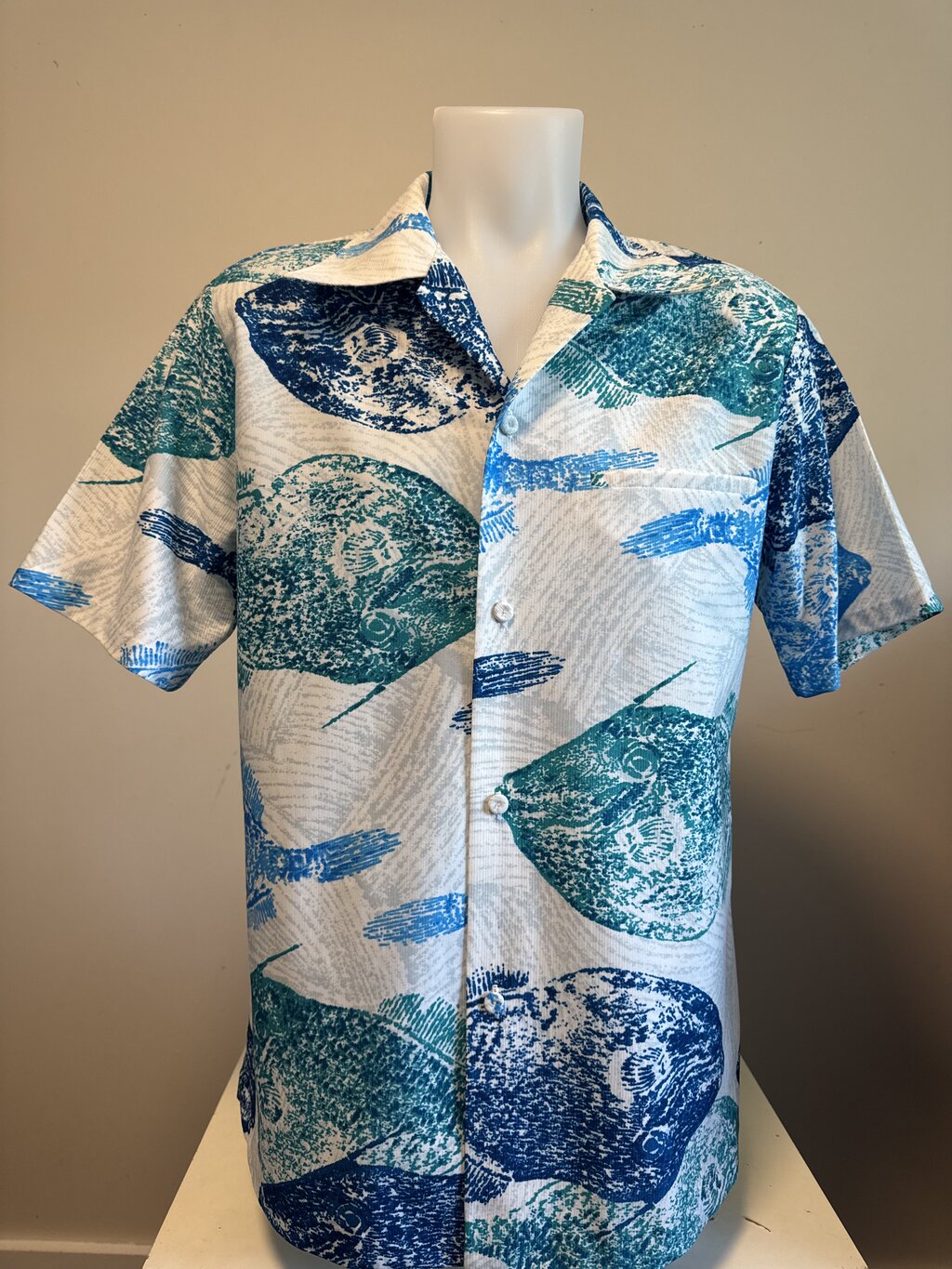 1970s Pomare V Navy Tiki Scenic Shirt – Heavy Cotton Barkcloth with Canoes & Mountains (L)