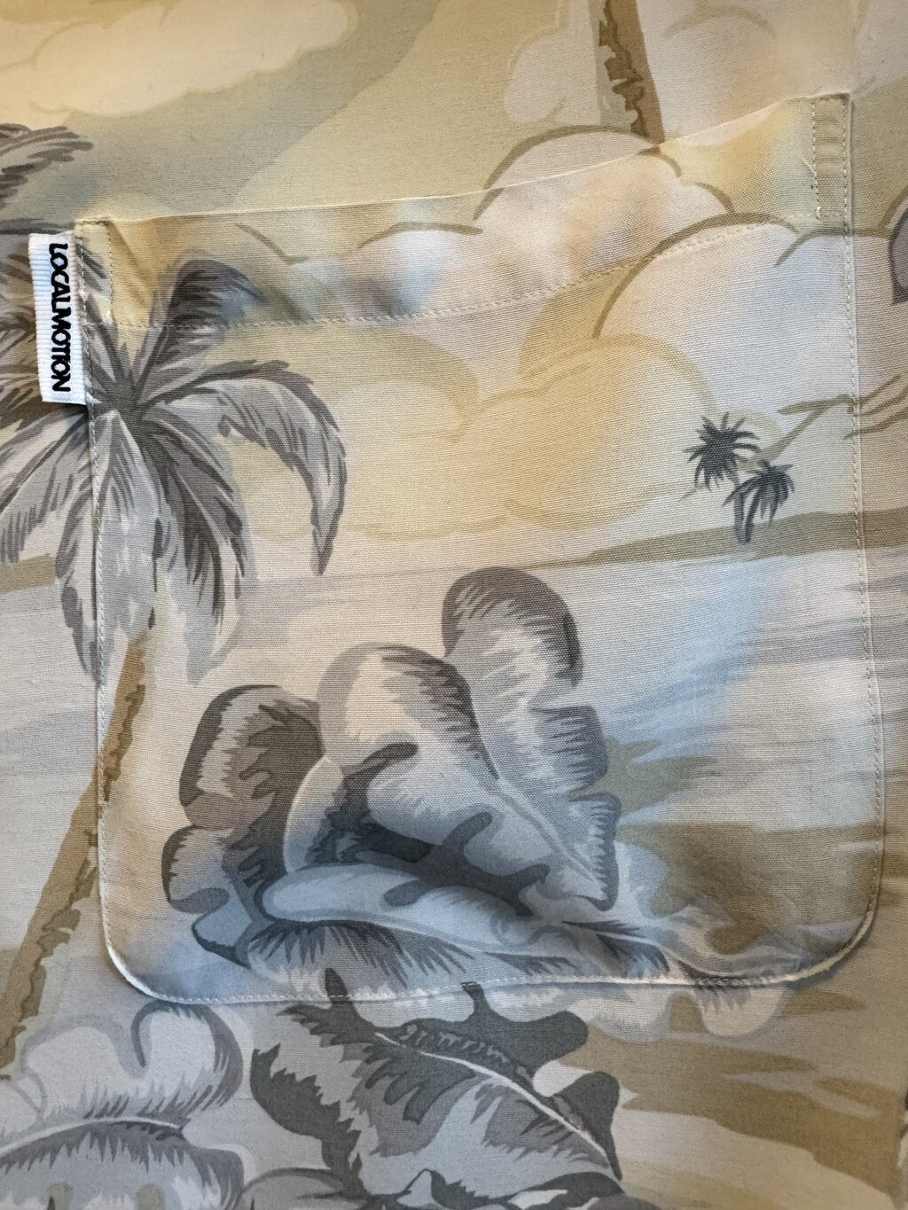 1990s Local Motion Beach Scene Shirt – Beige & Gray (XL)