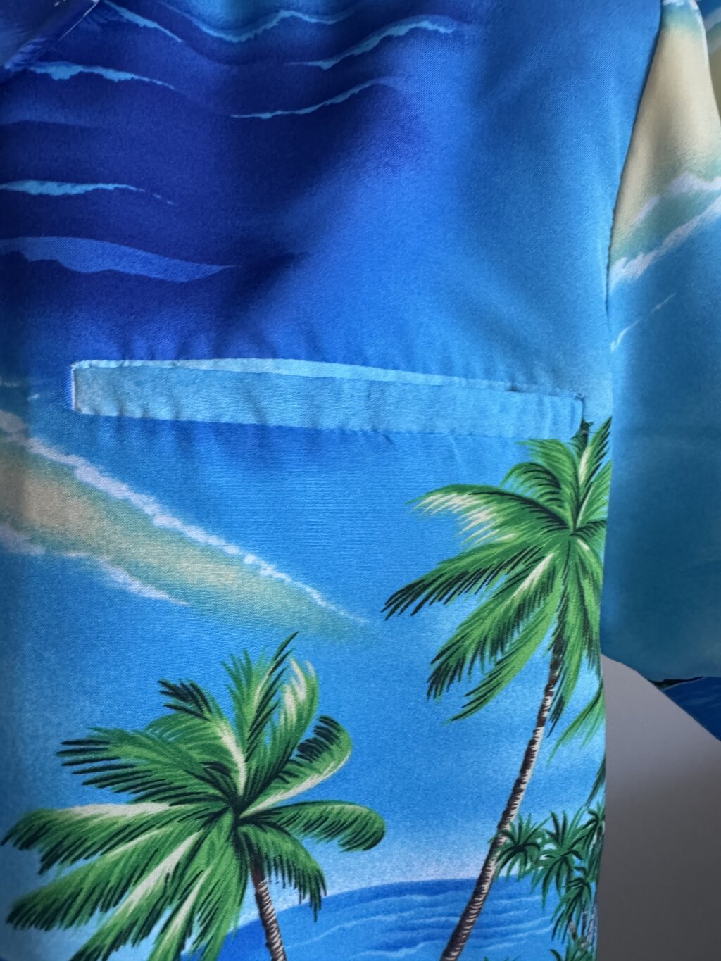1990s Kai Nani Ocean Dreamscape Shirt – Sky Blue Polyester with Surfers & Palms (M/L)