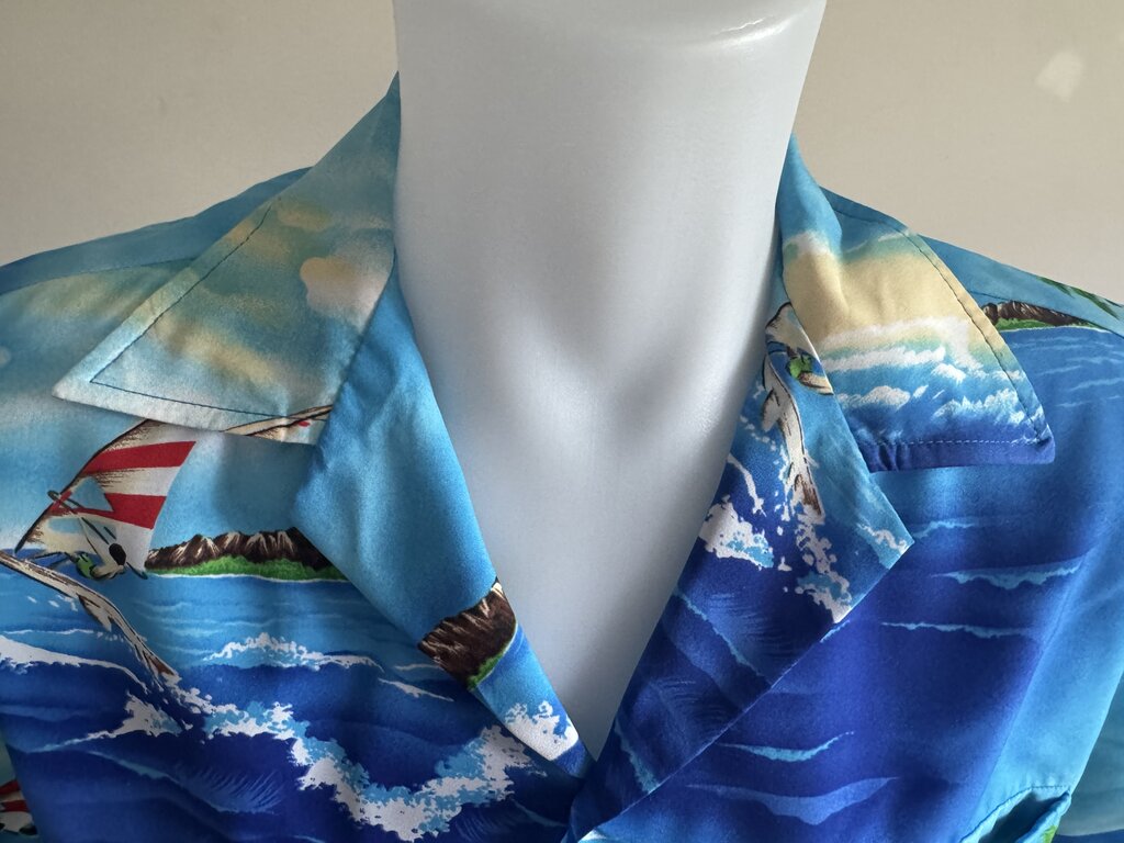 1990s Kai Nani Ocean Dreamscape Shirt – Sky Blue Polyester with Surfers & Palms (M/L)