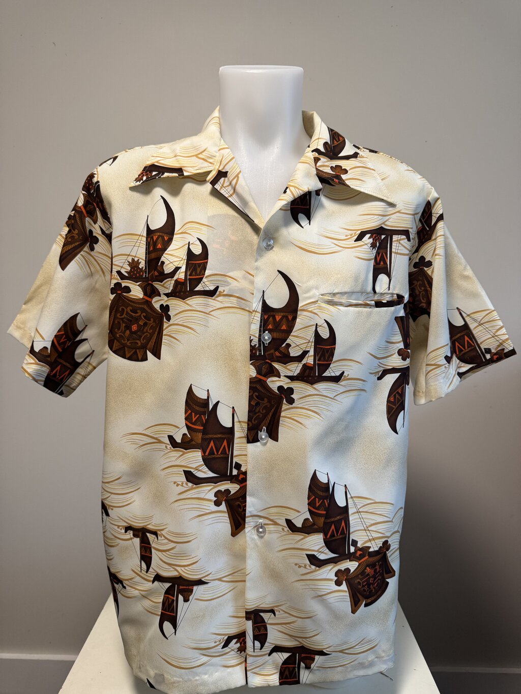 1980s Reef Polynesian Canoe Shirt – Cream with Tribal Voyaging Vessels (XL)