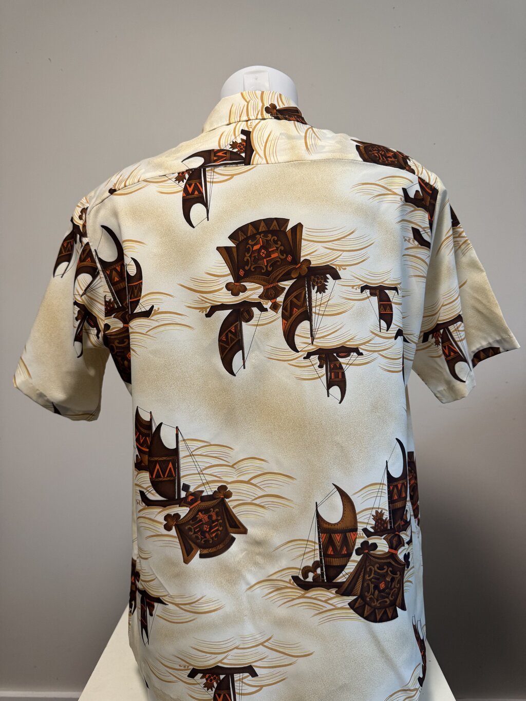 1980s Reef Polynesian Canoe Shirt – Cream with Tribal Voyaging Vessels (XL)