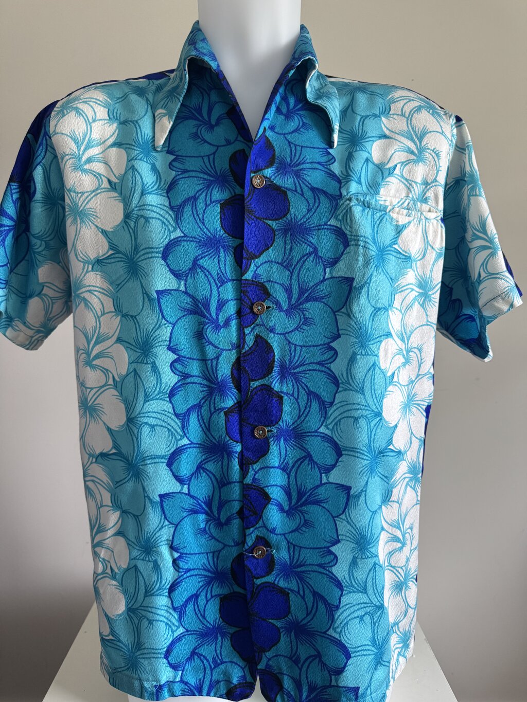 Harriet’s at Waikiki Early 60s Blue Floral Aloha Shirt – Custom Made, One-Piece Collar