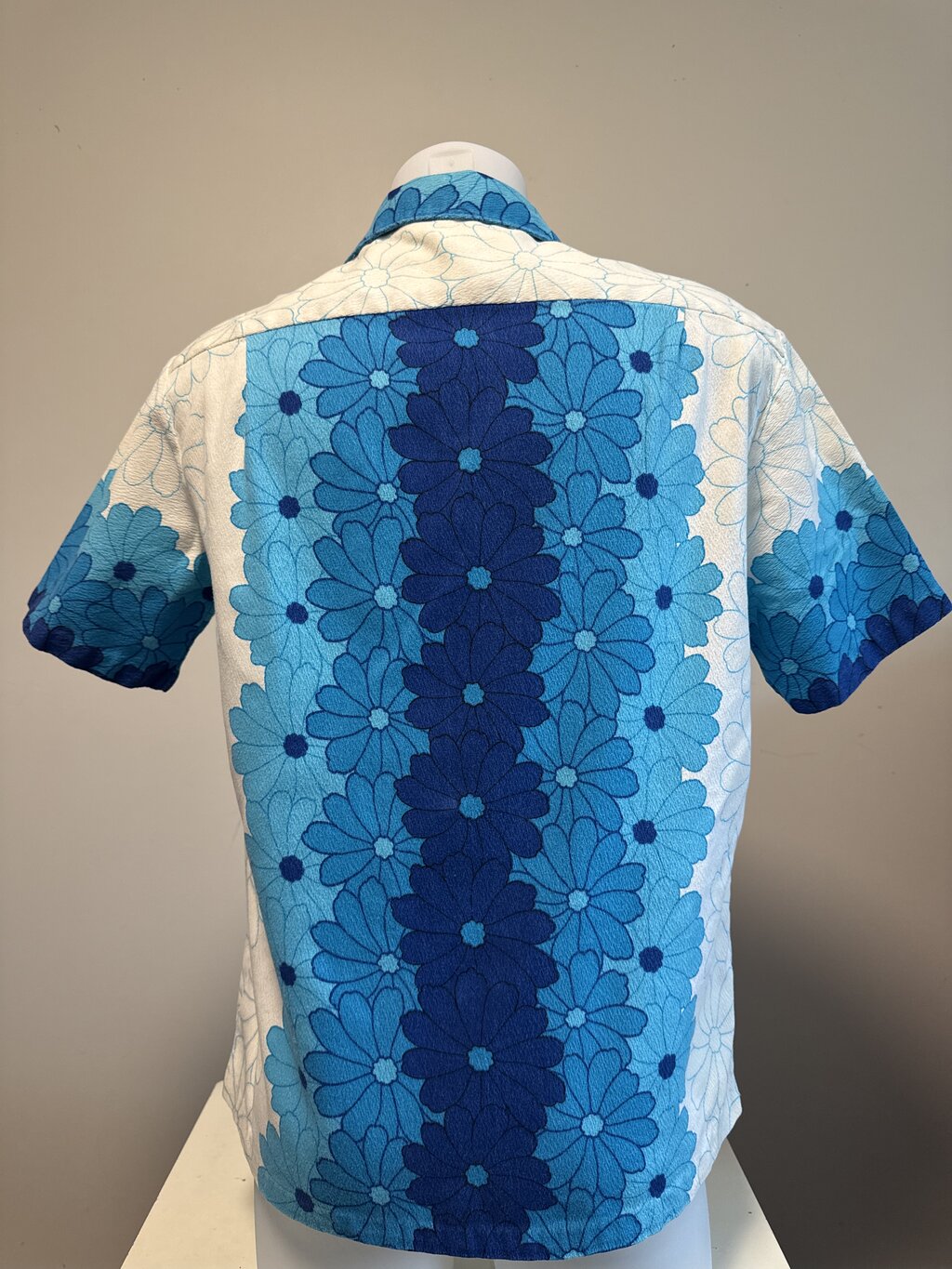 Late 60s / Early 70s Mod Floral Shirt – Sky & Cobalt Daisy Stripe on Barkcloth (M)