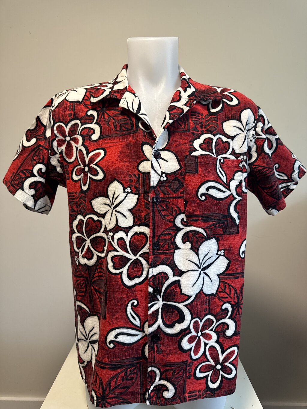 1980s Red Barkcloth Floral Shirt – White & Black Hibiscus on Crimson Ground (M)