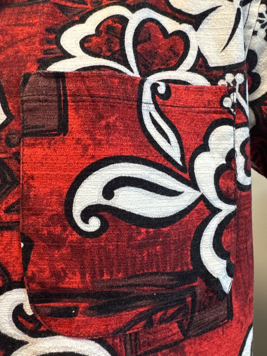 1980s Red Barkcloth Floral Shirt – White & Black Hibiscus on Crimson Ground (M)