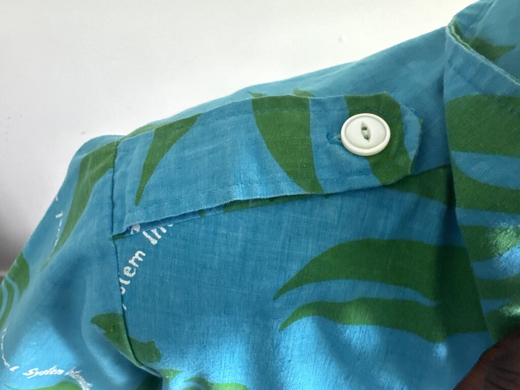 1950s Hukilau Fashions Four-Pocket Barkcloth Shirt – Blue Tropics with Military Edge
