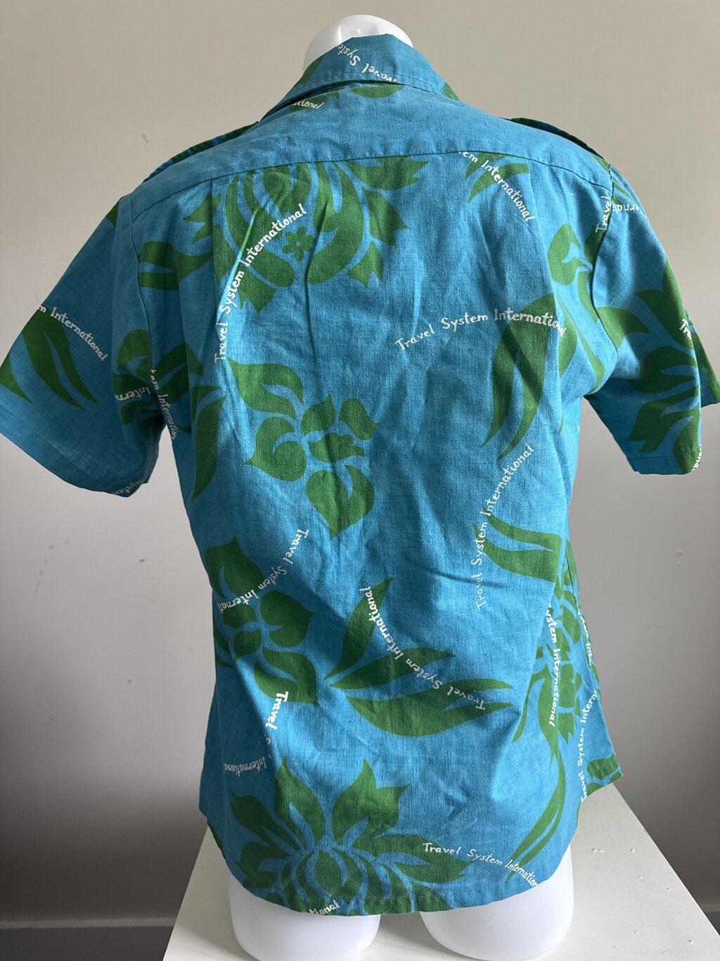 1950s Hukilau Fashions Four-Pocket Barkcloth Shirt – Blue Tropics with Military Edge