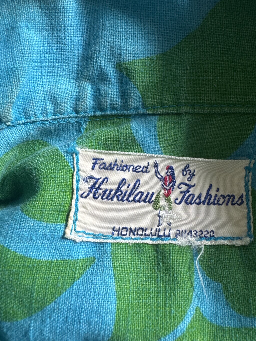 1950s Hukilau Fashions Four-Pocket Barkcloth Shirt – Blue Tropics with Military Edge