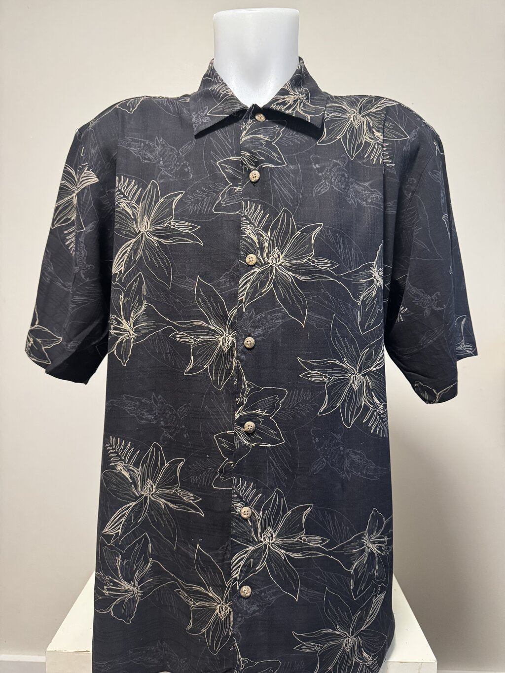 2000s Izod Golf Monotone Floral Shirt – Black & Cream (L)