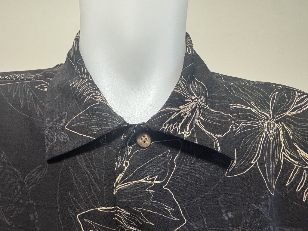 2000s Izod Golf Monotone Floral Shirt – Black & Cream (L)