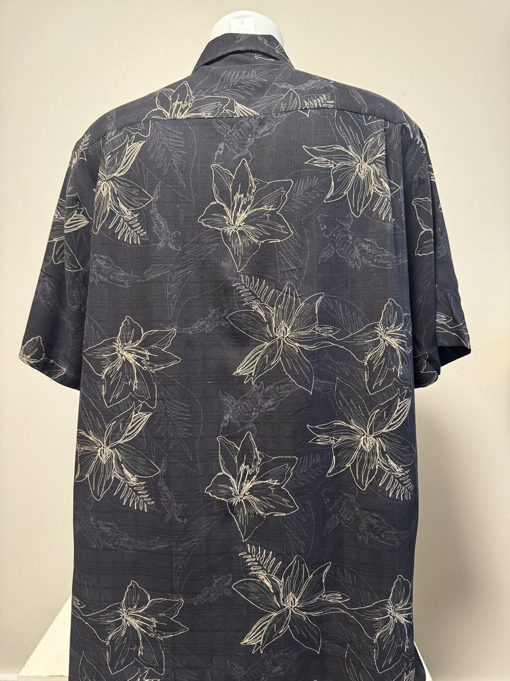 2000s Izod Golf Monotone Floral Shirt – Black & Cream (L)