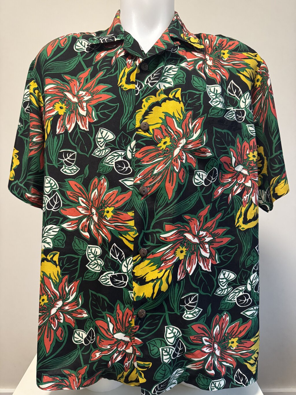 1970s Reminiscence Rayon Shirt – XL Tropical Blaze with Aligned Pocket & Coconut Buttons
