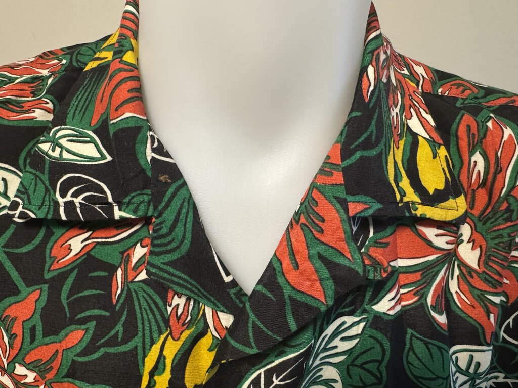 1970s Reminiscence Rayon Shirt – XL Tropical Blaze with Aligned Pocket & Coconut Buttons