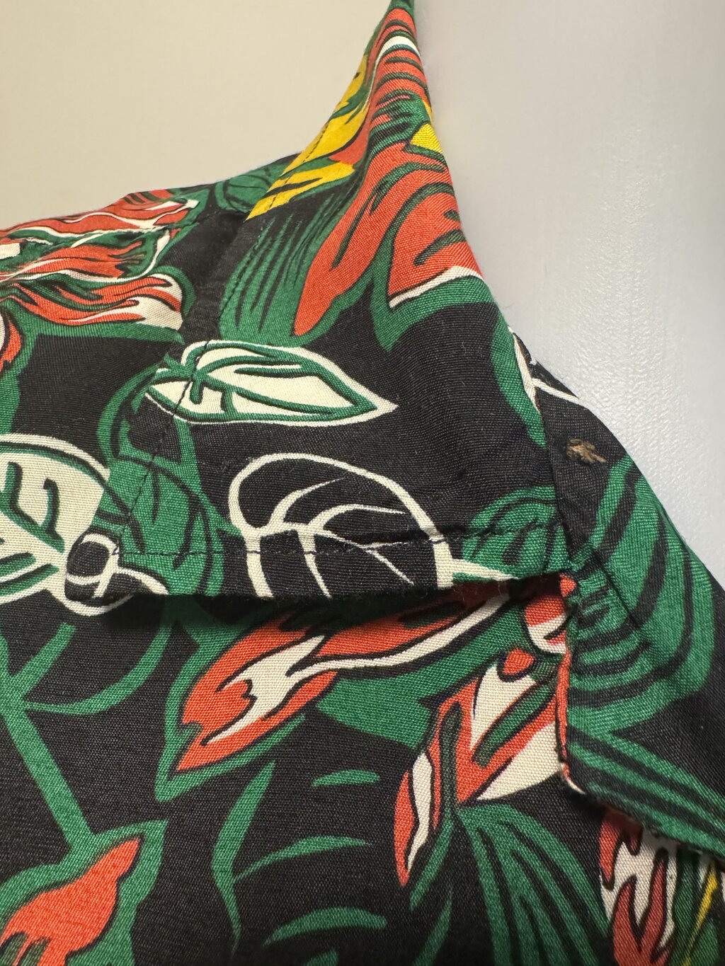 1970s Reminiscence Rayon Shirt – XL Tropical Blaze with Aligned Pocket & Coconut Buttons