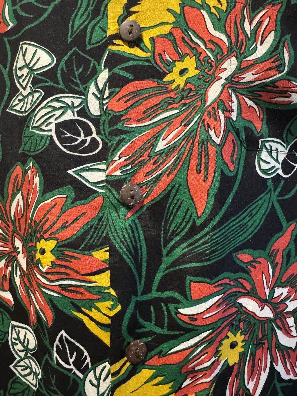 1970s Reminiscence Rayon Shirt – XL Tropical Blaze with Aligned Pocket & Coconut Buttons