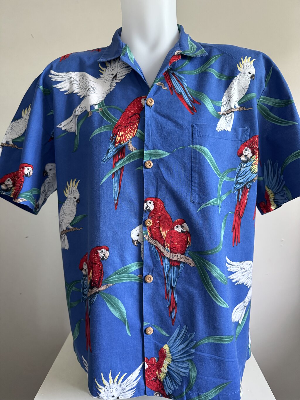 Rare 1980s Paradise Found “Macaws & Cockatoos” Wildlife Shirt – USA Made