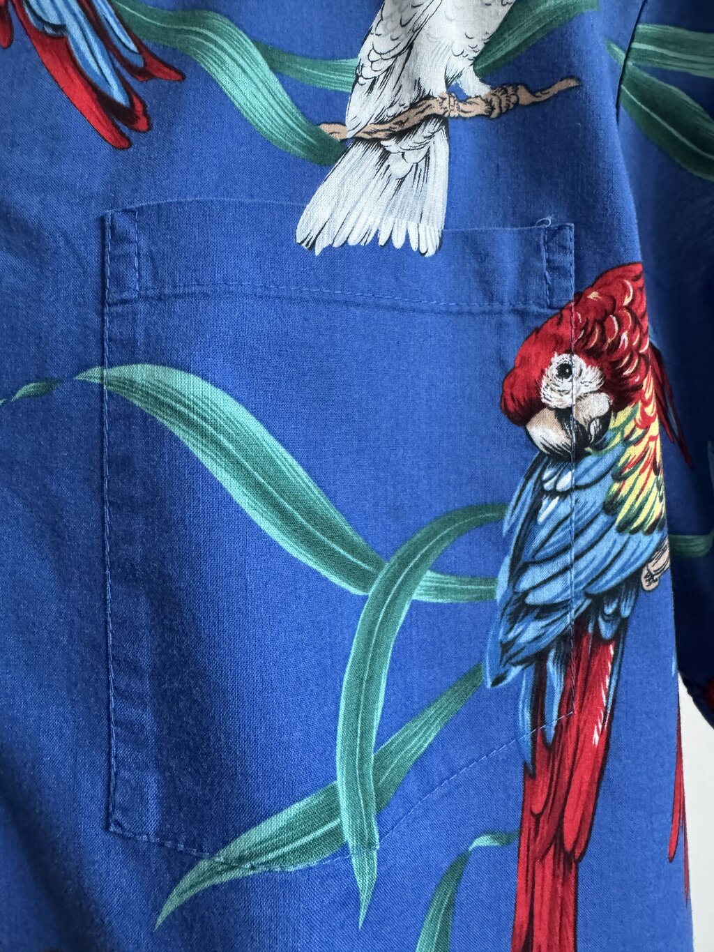 Rare 1980s Paradise Found “Macaws & Cockatoos” Wildlife Shirt – USA Made