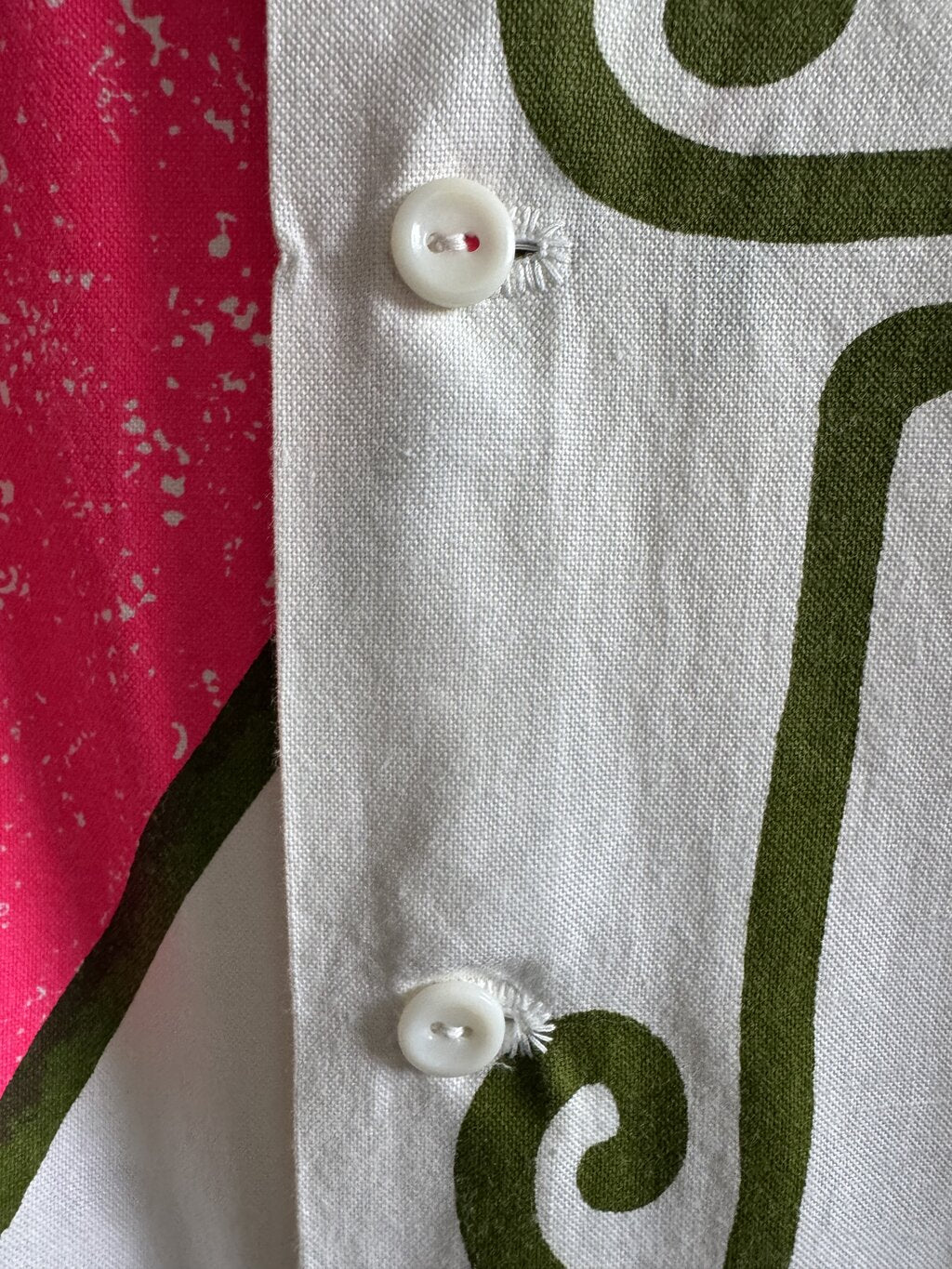 1980s Unknown Geometric Barkcloth Shirt – White/Pink/Green (M)