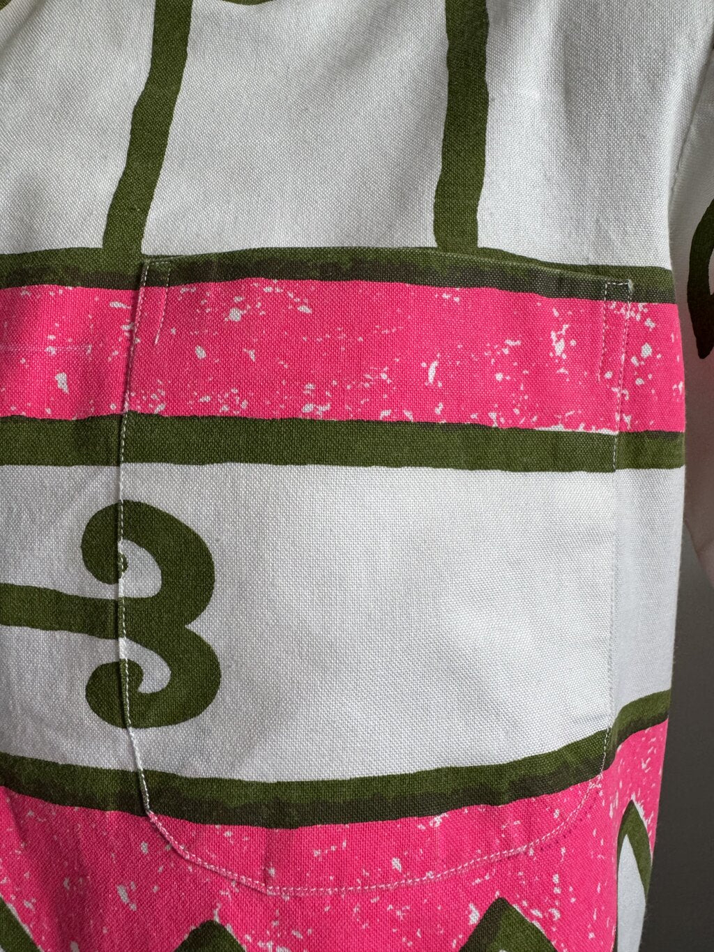 1980s Unknown Geometric Barkcloth Shirt – White/Pink/Green (M)
