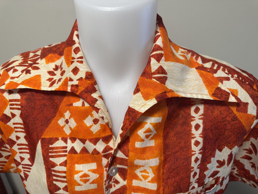 1950s Aloha Kanani Shirt – Crinkle Rayon Tapa Print with Welt Pocket (M)