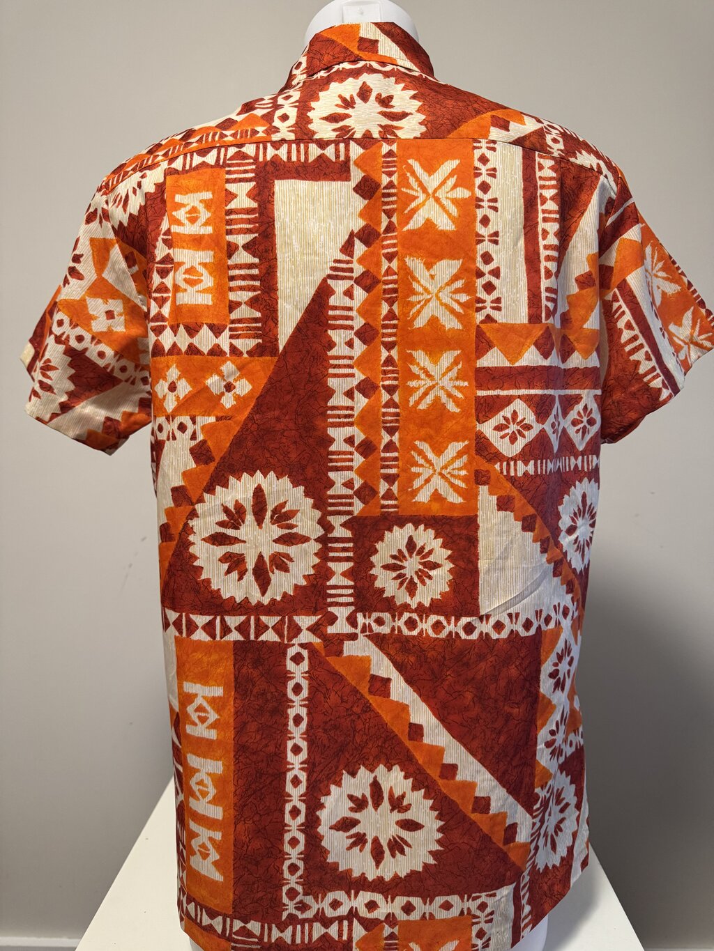 1950s Aloha Kanani Shirt – Crinkle Rayon Tapa Print with Welt Pocket (M)