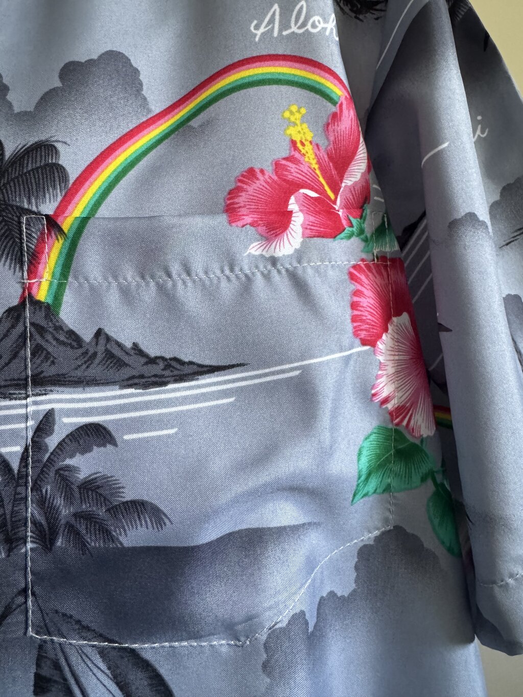 1990s–early 2000s - Winnie Fashion Vintage Hawaiian Shirt – Sailing Rainbows & Hibiscus on Silky Grey (2XL)
